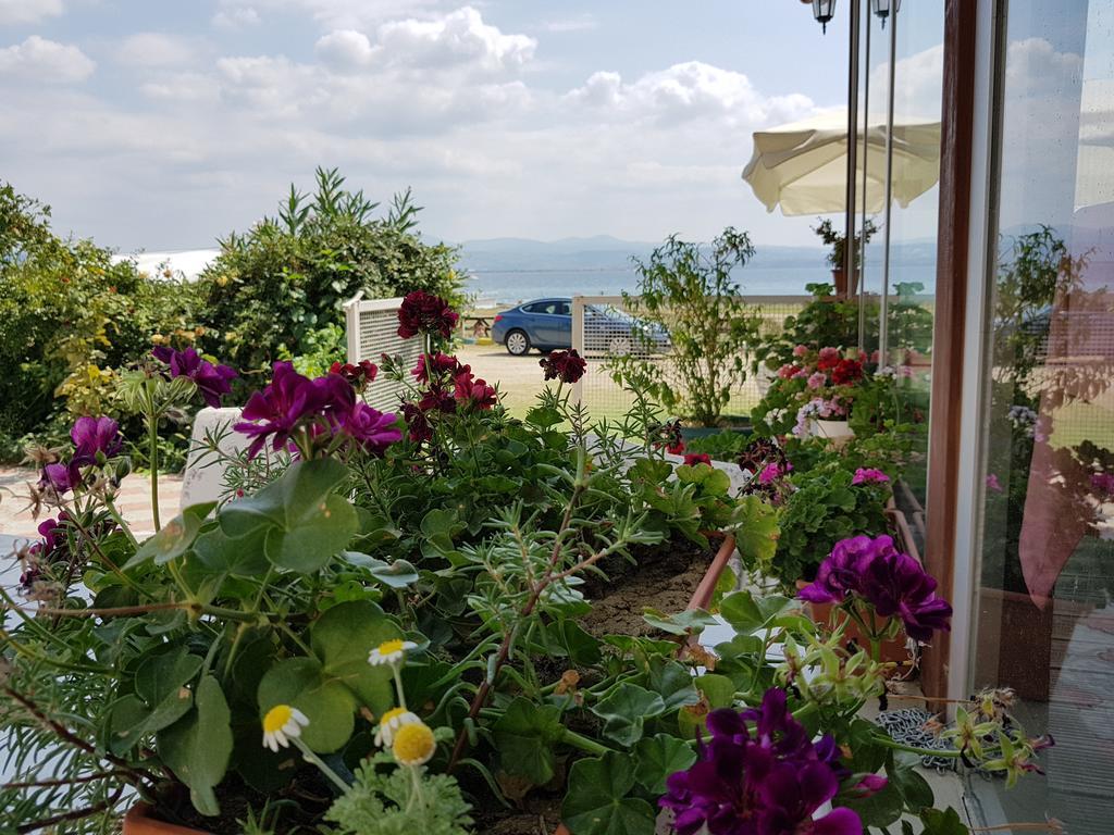 Flora Hotel Burhanli Exterior photo
